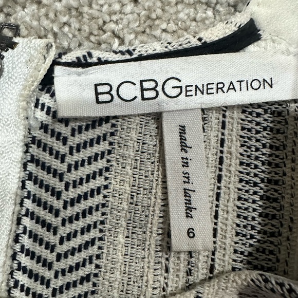 Black and White BCBGeneration Crop top - Picture 2 of 5